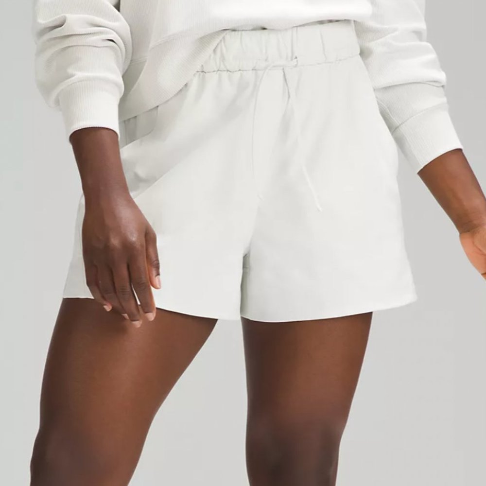 Lululemon cinchable waist high rise woven short 3.5"